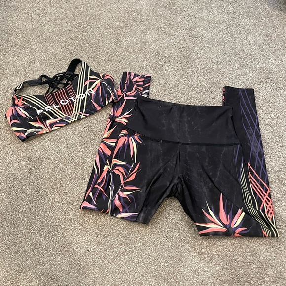 Onzie Origami Peloton Sports Bra and Ankle-Length Leggings set, sz M - Picture 2 of 5